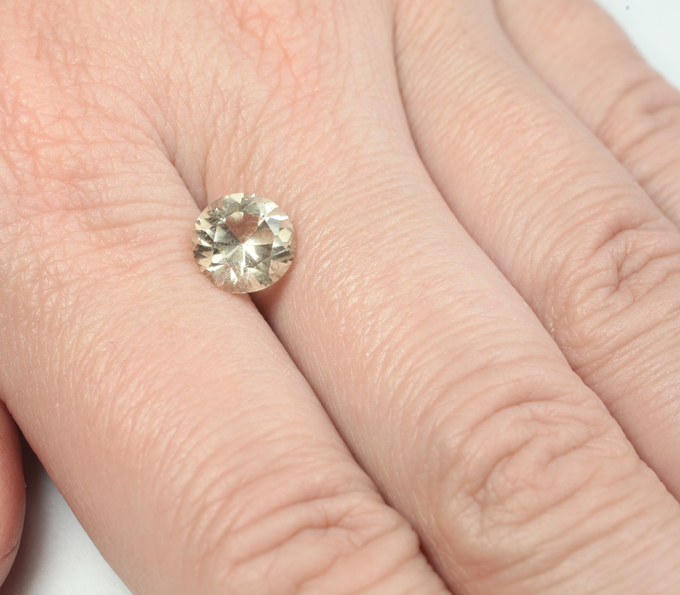 Орегонский солнечный камень 2,11 карата