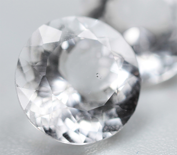 Редкая пара поллуцитов 2,83 карата