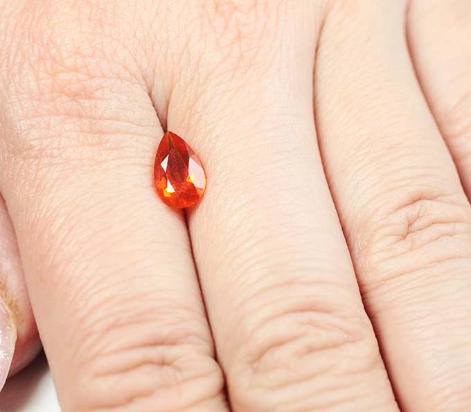 Мексиканский ограненный «огненный» опал 1,02 карата