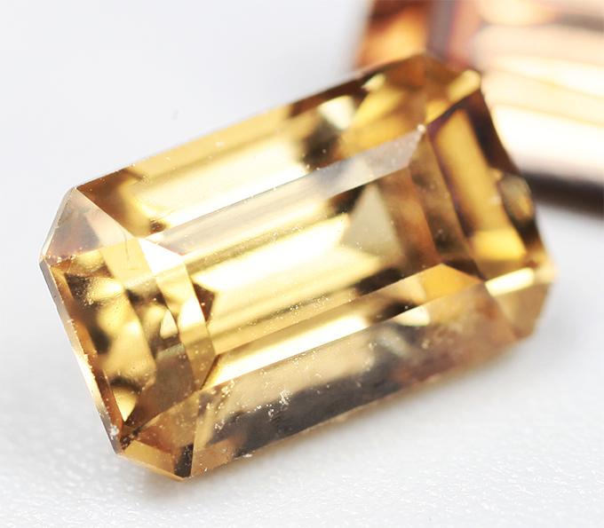 Пара желтых цирконов высокой чистоты 3,56 карата