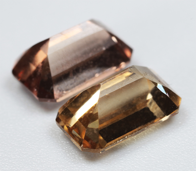 Пара желтых цирконов высокой чистоты 3,56 карата