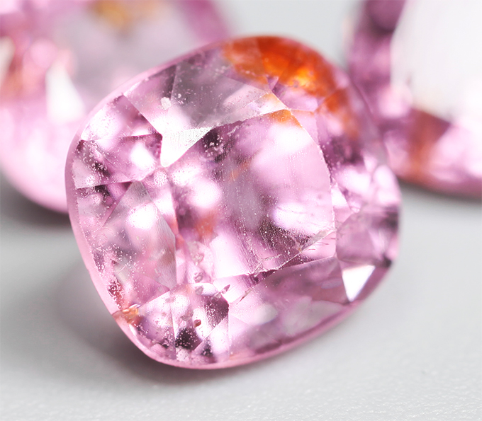 Крупный набор из 3 "неоновых" шпинелей 4,98 карата