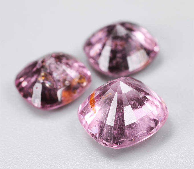 Крупный набор из 3 "неоновых" шпинелей 4,98 карата