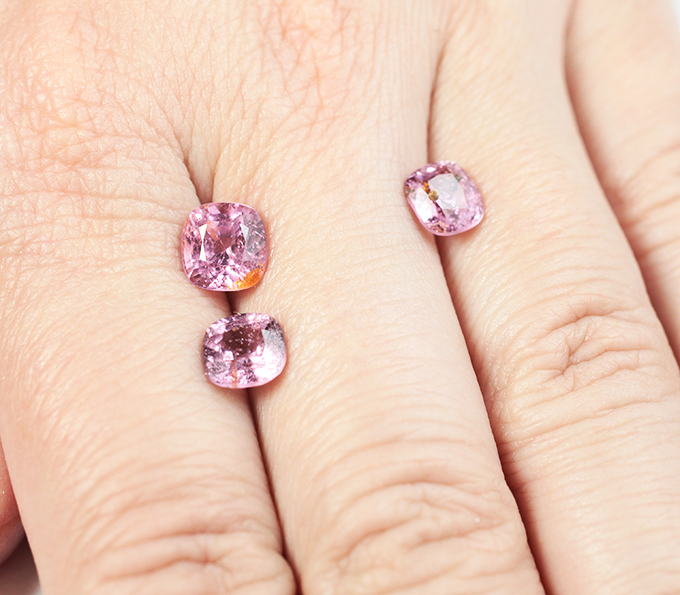 Крупный набор из 3 "неоновых" шпинелей 4,98 карата