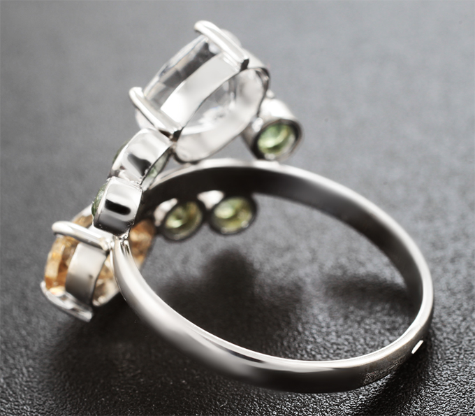 Кольцо с редким данбуритом 1,59 карата, чистейшими цирконами «шампань» и демантоидами гранатами 