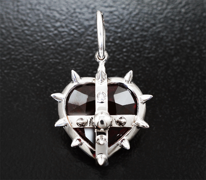Золото Кулон с насыщенно-красным пиропом гранатом 4,57 карата