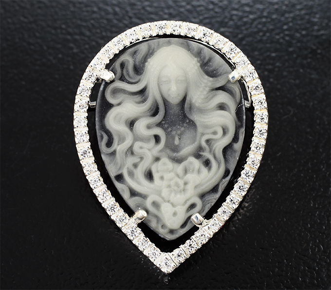 Серебро 925 Кулон с агатовой камеей на долерите 8,19 карата и бесцветными цирконами