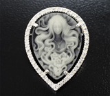 Кулон с агатовой камеей на долерите 8,19 карата и бесцветными цирконами