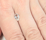 Бесцветный скаполит со сменой цвета 0,87 карата