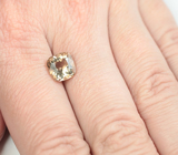 Желтый скаполит со сменой цвета 2,32 карата