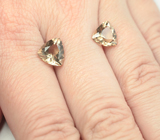 Пара желтых скаполитов со сменой цвета 4,12 карата