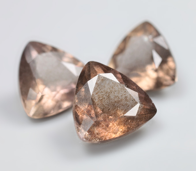 Крупный набор из 3 скаполитов со сменой цвета 6,28 карата