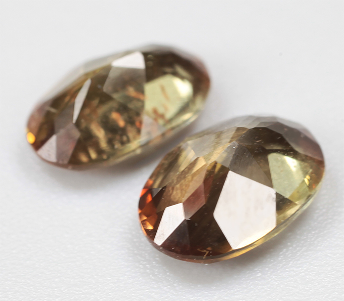 Пара андалузитов 1,36 карата