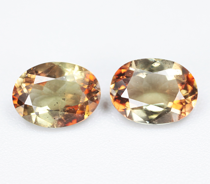 Пара андалузитов 1,24 карата