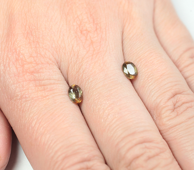 Пара андалузитов 1,07 карата