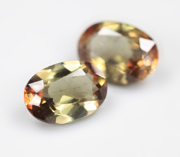 Пара андалузитов 1,08 карата