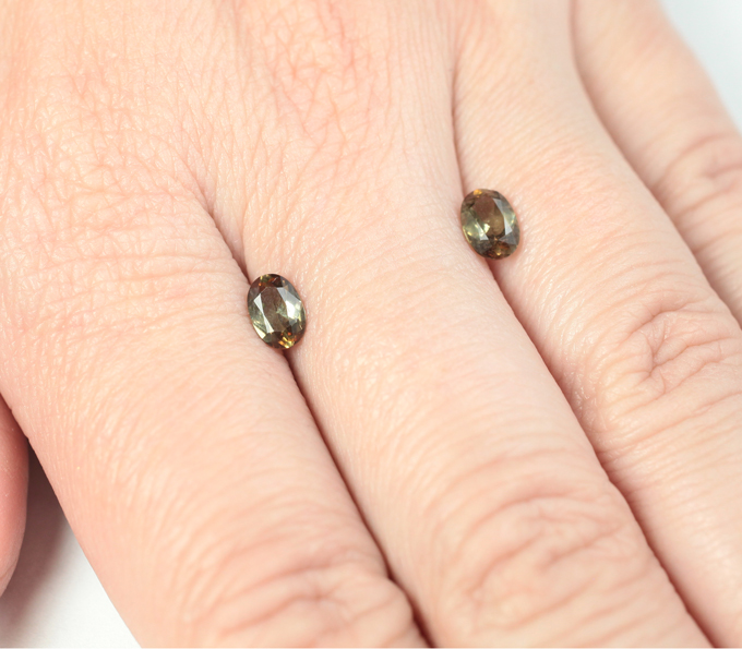 Пара андалузитов 1,08 карата