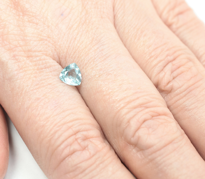 Голубой апатит 0,76 карата