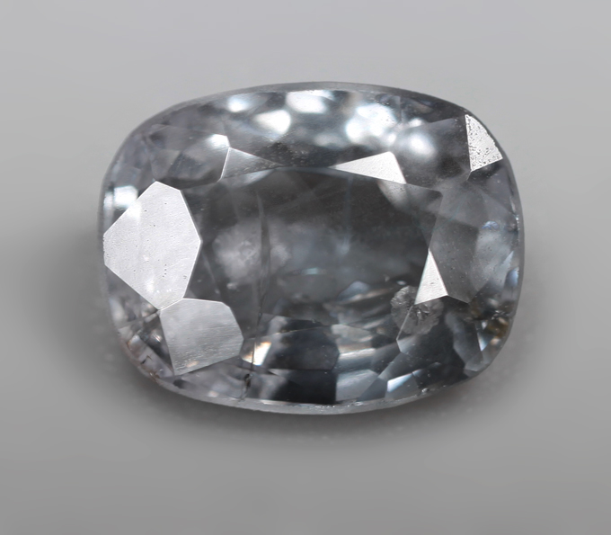 Платиновая шпинель со сменой цвета 1,5 карата