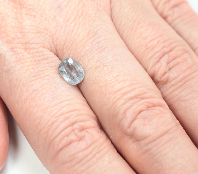 Платиновая шпинель со сменой цвета 1,5 карата