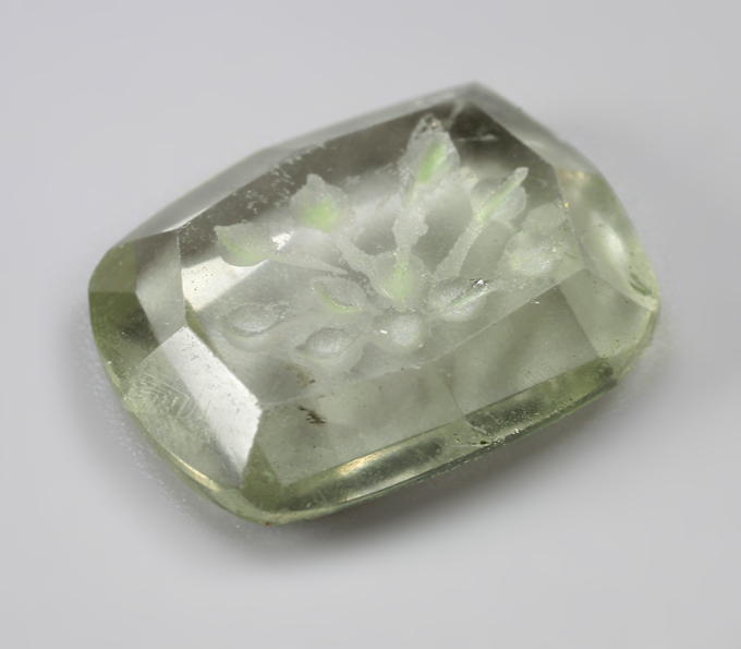 Резной зеленый аметист 9,04 карата