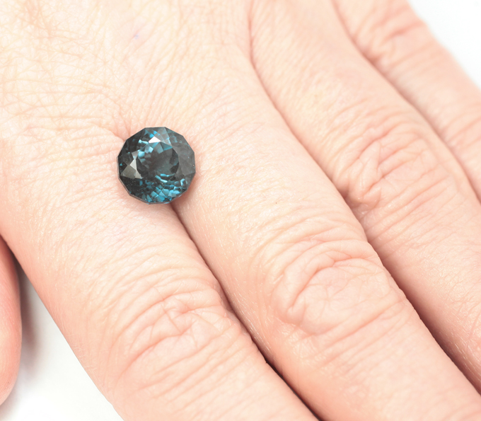 Синий London топаз авторской огранки 5,12 карата