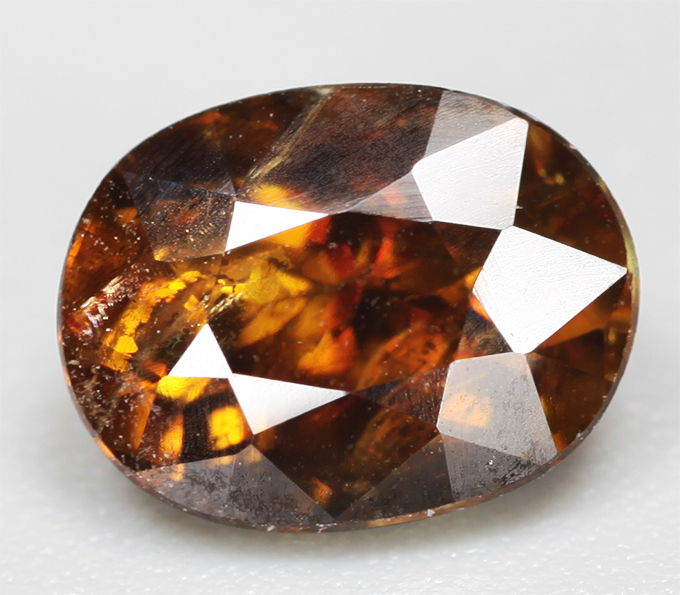 Насыщенно-желтый cфен 0,99 карата