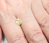 Зеленовато-желтый сфен высокой дисперсии 1,12 карата