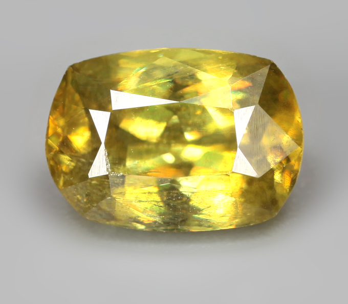 Зеленовато-желтый сфен 1,24 карата