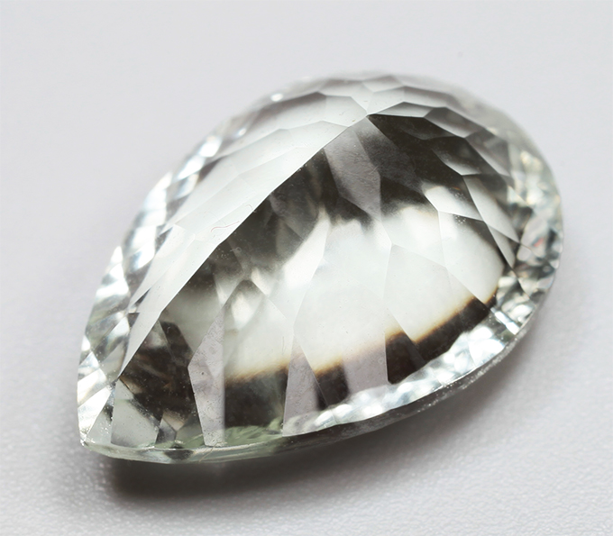 Чистейший зеленый аметист 10,34 карата