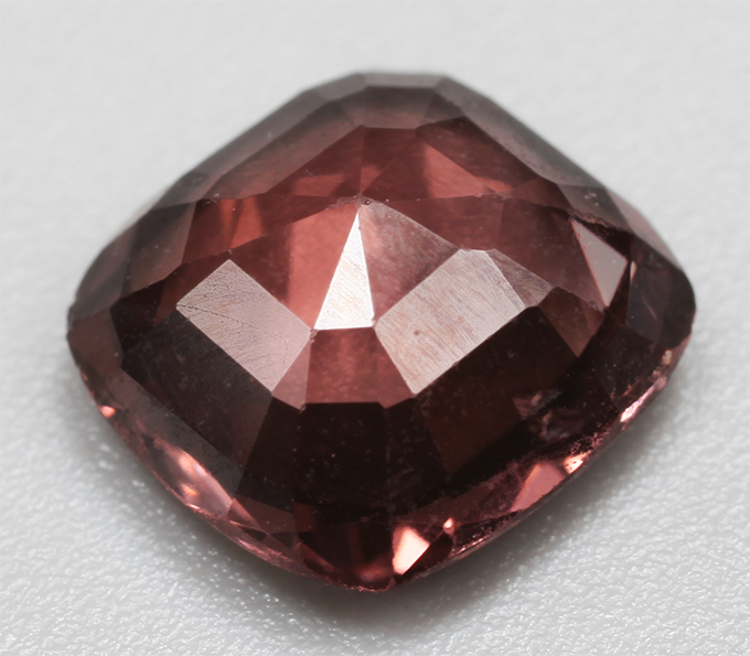 Красновато-оранжевая шпинель 2,04 карата