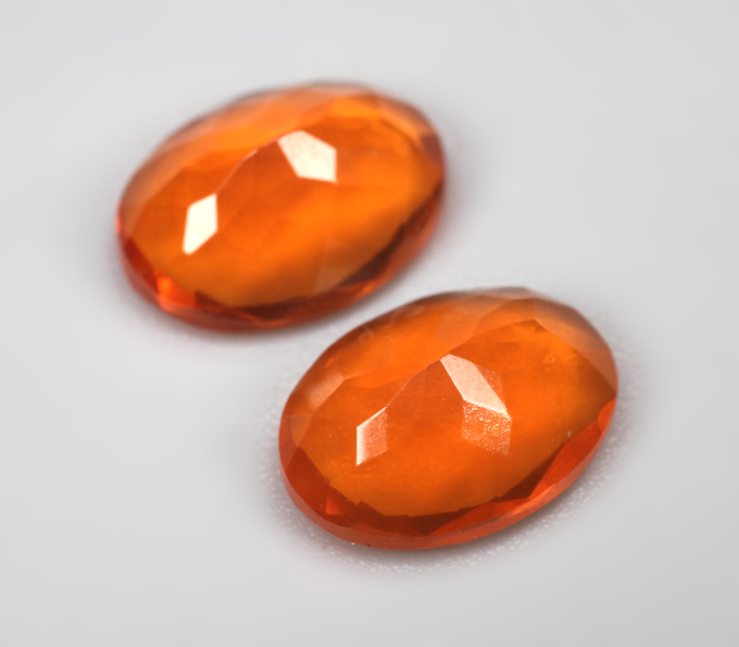 Пара чистейших мексиканских ограненных «огненных» опалов 1,83 карата