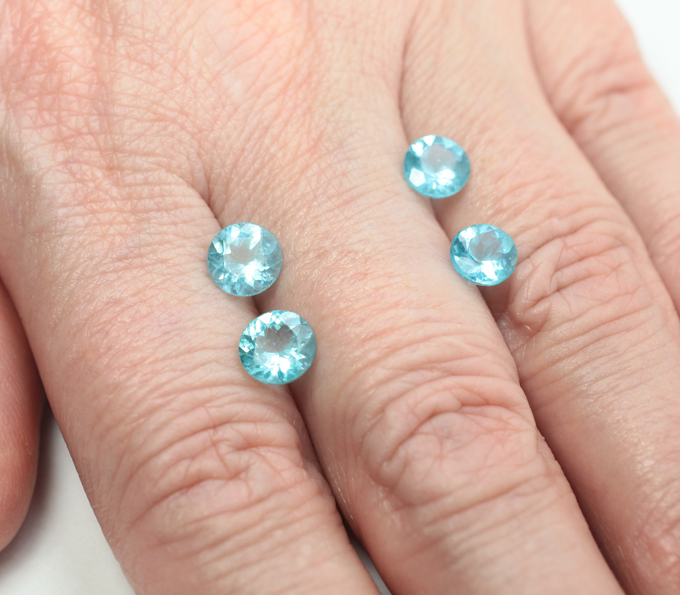 Набор из 4 «неоновых» апатитов 3,69 карата