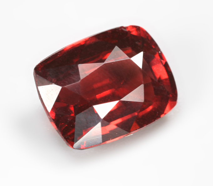 Пироп гранат высокой чистоты 3,8 карата