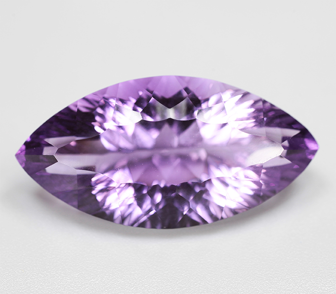 Чистейший крупный аметист лазерной огранки 20,12 карата