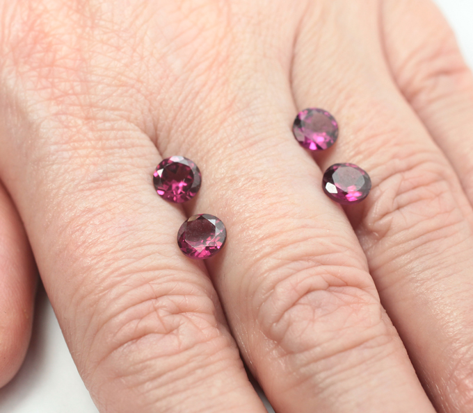 Набор из 4 родолитов высокой чистоты 4,03 карата