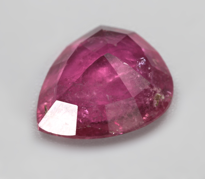 «Неоновый» рубеллит турмалин 3,29 карата