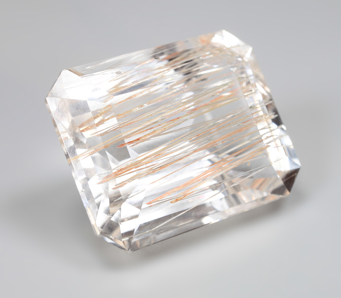 Крупный! Редкий бесцветный топаз с рутилом 83,45 карата!