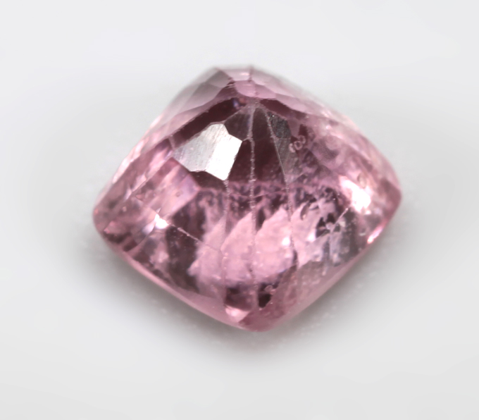 Розовая шпинель 1,29 карата