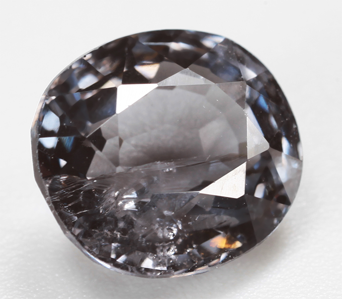 Титановая шпинель со сменой цвета 2,41 карата