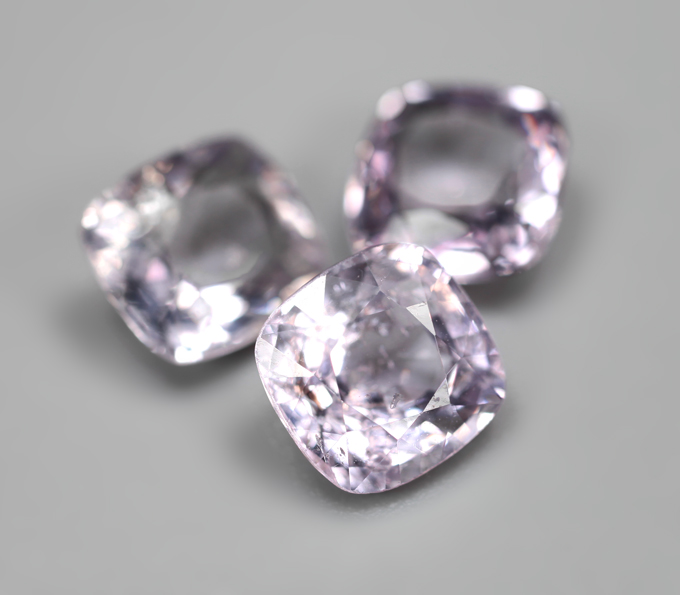 Набор из 3 пастельно-лавандовых шпинелей 3,67 карата