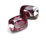 Пара вишневых шпинелей высокой чистоты 2,67 карата
