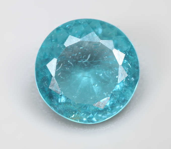 «Неоновый» апатит 0,77 карата