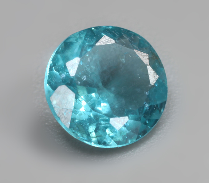 «Неоновый» апатит 0,77 карата