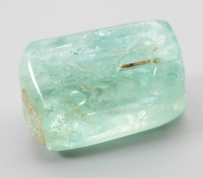 Крупный мятно-зеленый берилл 26,05 карата