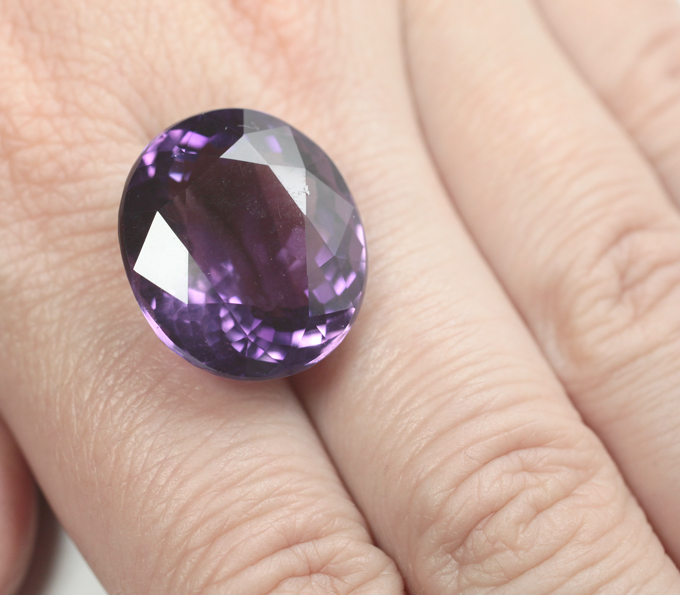 Чистейший крупный уругвайский аметист 28,2 карата