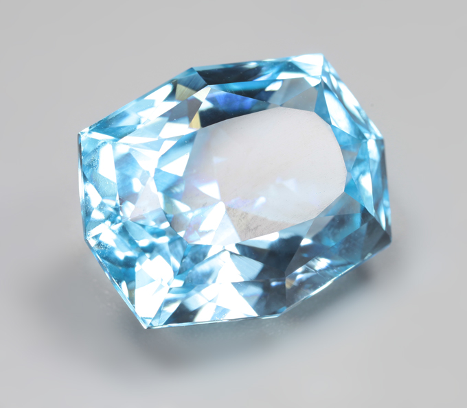 London топаз авторской огранки 19,38 карата