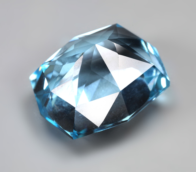 London топаз авторской огранки 19,38 карата