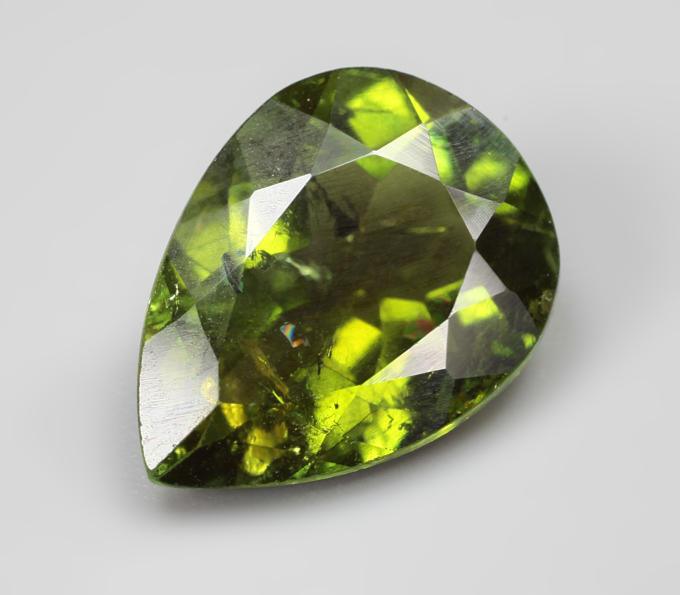 Желтовато-зеленый турмалин 5,06 карата
