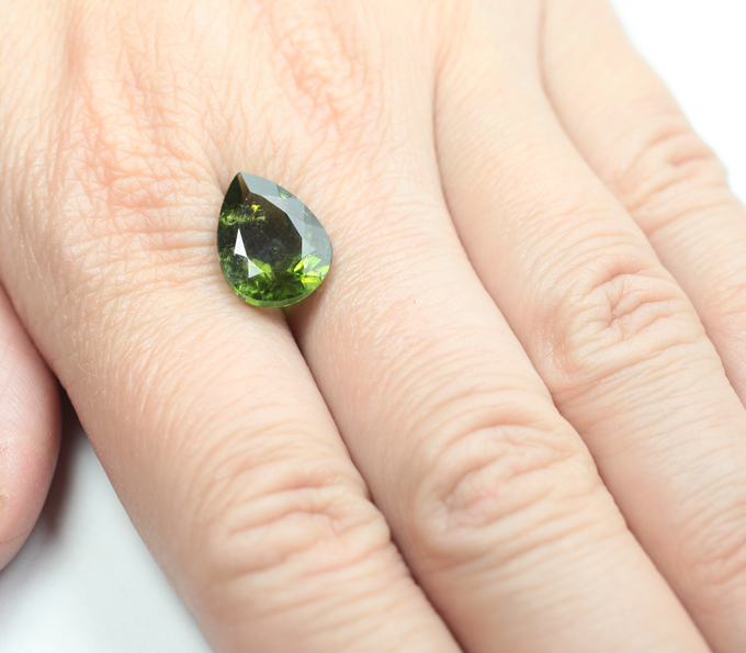 Желтовато-зеленый турмалин 5,06 карата